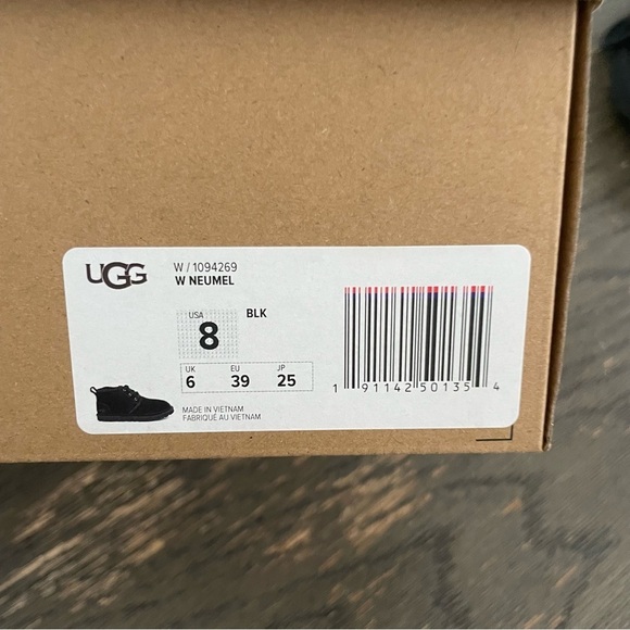 UGG Neumel Boot lined in upcycled UGGplush Size 8 Color Black - Picture 12 of 13